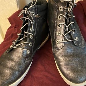 Ladies 9.5 Timberland boots, like new, worn twice
